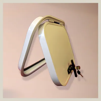 Puerta baulera c/llave 34×41 (compatible para baños tipo cassette)