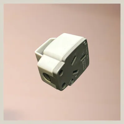 Toma HEMBRA 220v 20A